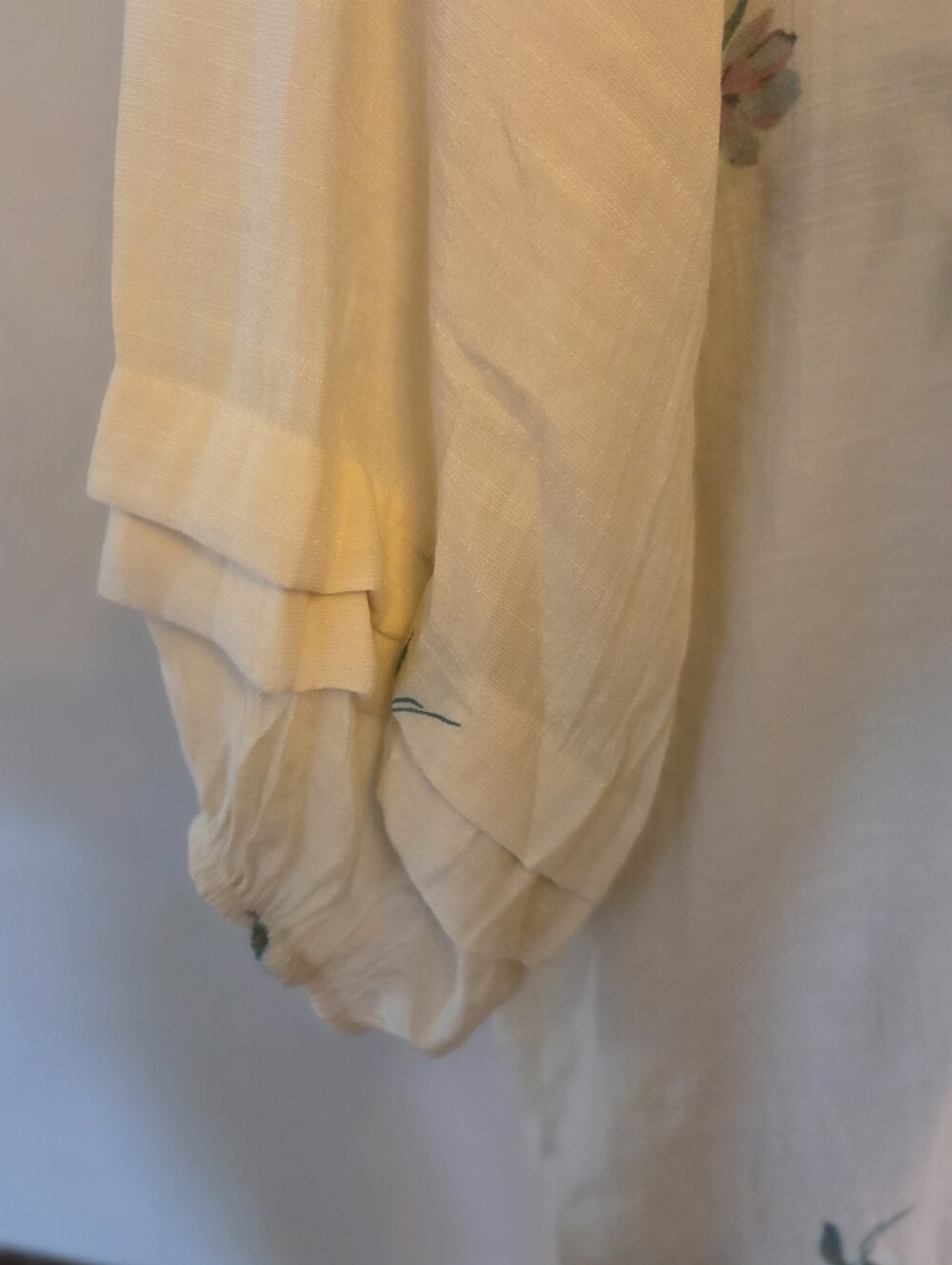 Zac & Rachel Cream Colored Floral Button-Front Blouse - Picture 4 of 4